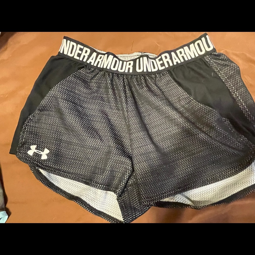 Lightly used. Black and white. Under armour xs.
